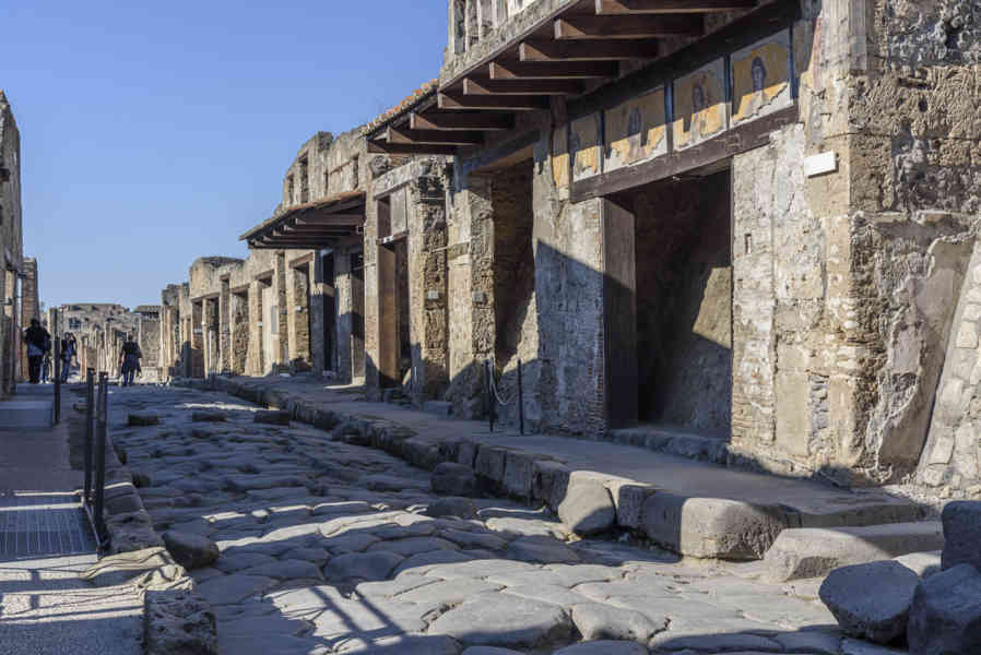 141 - Italia - Pompeya - parque arqueológico de Pompeya - Via dell'Abbondanza.jpg